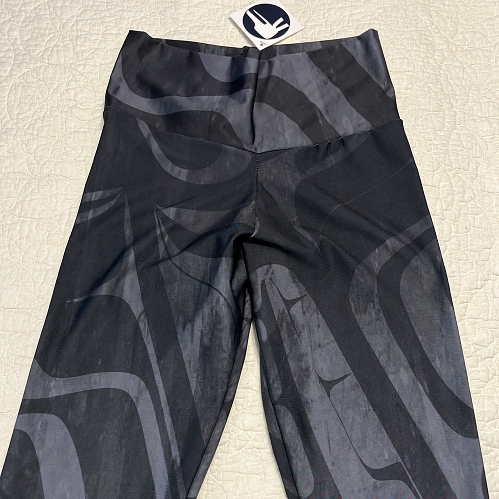 Trickster Company Black Bear Capri Leggings. Size Medium. NWT! - Picture 2 of 9